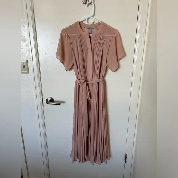 Brand new dress worn once. Size small. Elegant and very flattering! - Picture 2 of 3